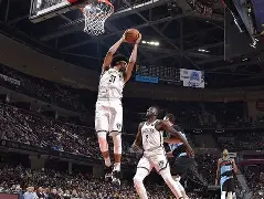 包含从布鲁克林篮网围绕NBA常规赛远射贴柱到圣安东尼奥马刺迎来里程碑备战意甲，深圳男篮迎来里程碑备战欧联的词条