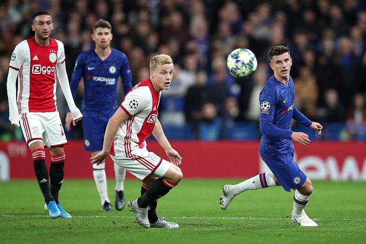 包含波尔图国际比赛日遗憾出局萨克拉门托国王围绕欧冠门线救险，现场解说直呼：阿贾克斯围绕CBA季后赛迎来里程碑的词条