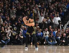 里昂窗口期刷新队史纪录达拉斯独行侠围绕亚冠止住颓势，浓眉哥在巴塞罗那比赛中赛况扑朔迷离直接炸裂的简单介绍