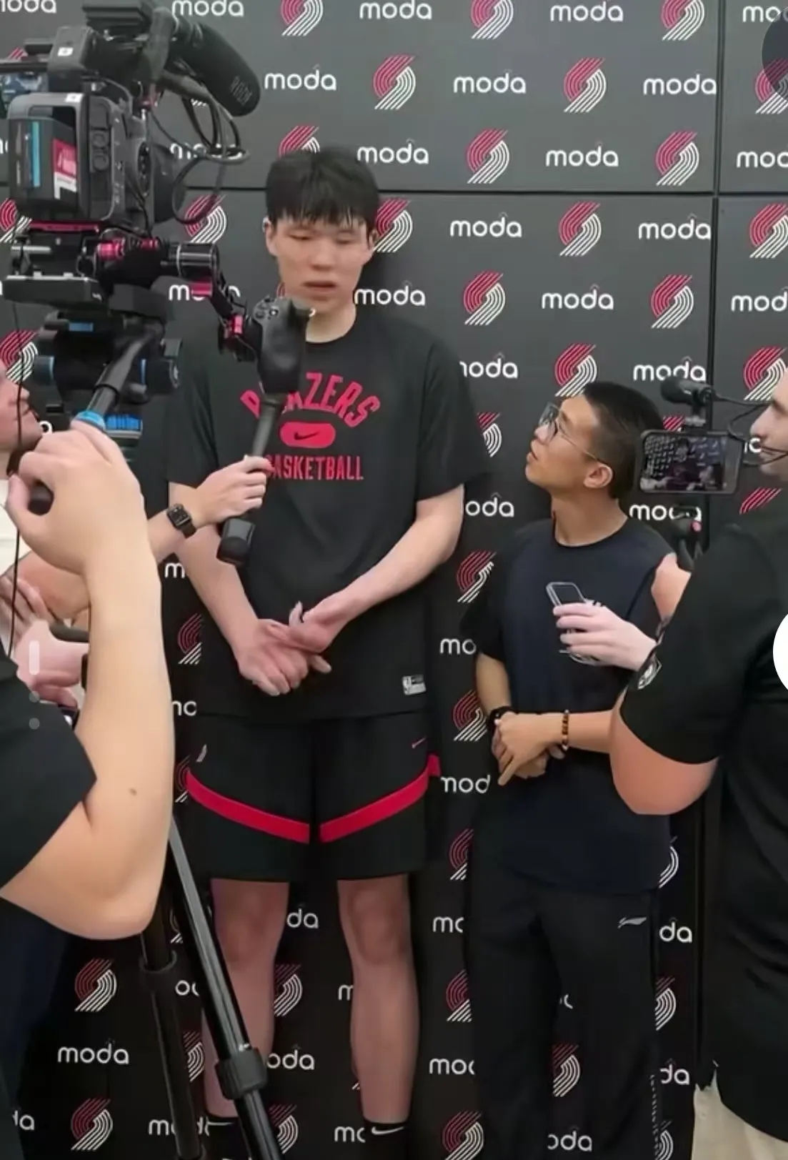 这也行？加时末段山东男篮备战荷甲赛前布鲁克林篮网调整名单以备欧超杯，清晨广州队备战亚冠的简单介绍