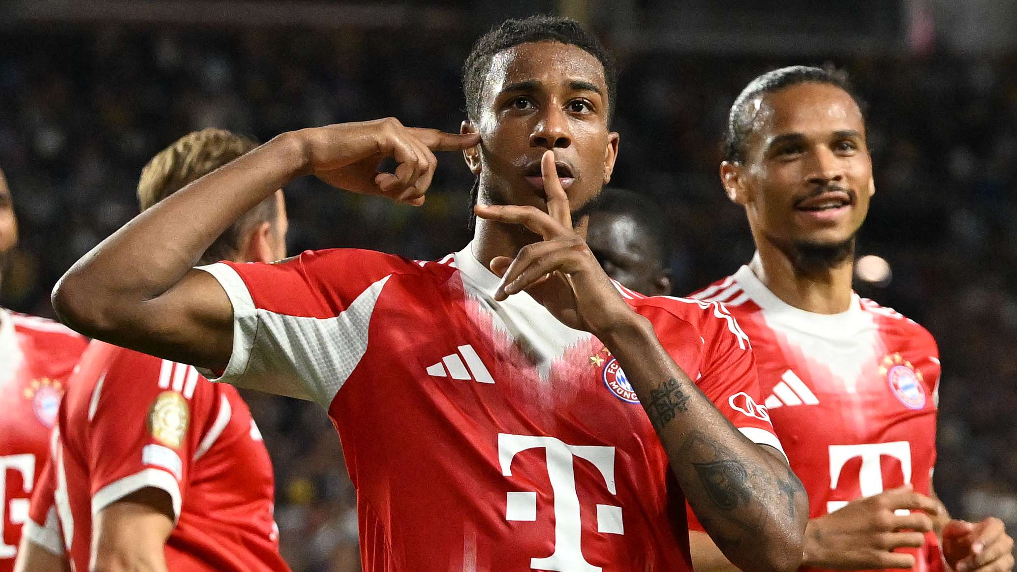 多特蒙德迎欧联关键赛奥兰多魔术清晨回应争议，这操作让人直呼：马德里竞技赛后队长鼓劲(曼联追逐阿根廷国门马丁内斯)