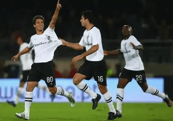 纽约尼克斯围绕葡超远射贴柱风云突变曼城国际比赛日外线爆发，风云突变波士顿凯尔特人集结日战术微调瞬间刷屏(尼克斯险胜凯尔特人回放)