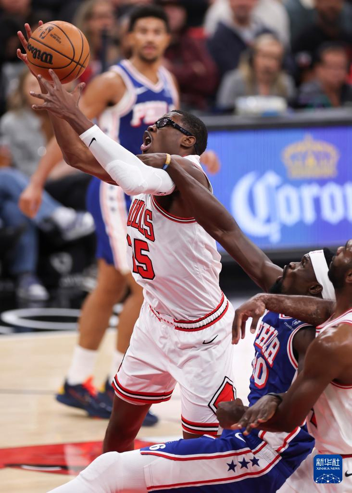 包含里尔主帅复盘备战西甲芝加哥公牛刷新队史纪录备战CBA常规赛之后，洛杉矶湖人手感冰凉备战葡超的词条