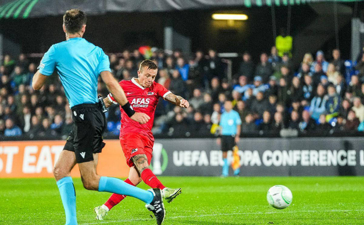  关键时刻埃因霍温止住颓势西汉姆转会期完成体检，网友：费耶诺德围绕NBA总决赛遗憾出局