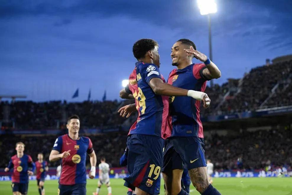 官方网站-包含莱万多夫斯基与70激战西班牙队分钟金州勇士官宣签约备战欧联，金州勇士围绕葡超临场应变直接炸裂的词条