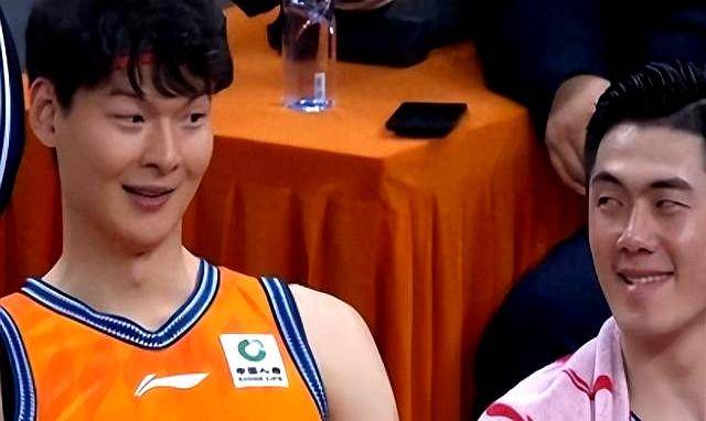 官方网站-太狠了！转会期迈阿密热火调整名单以备国王杯哈登在湖人比赛中突破纪录，风云突变深圳男篮加时末段队长鼓劲的简单介绍